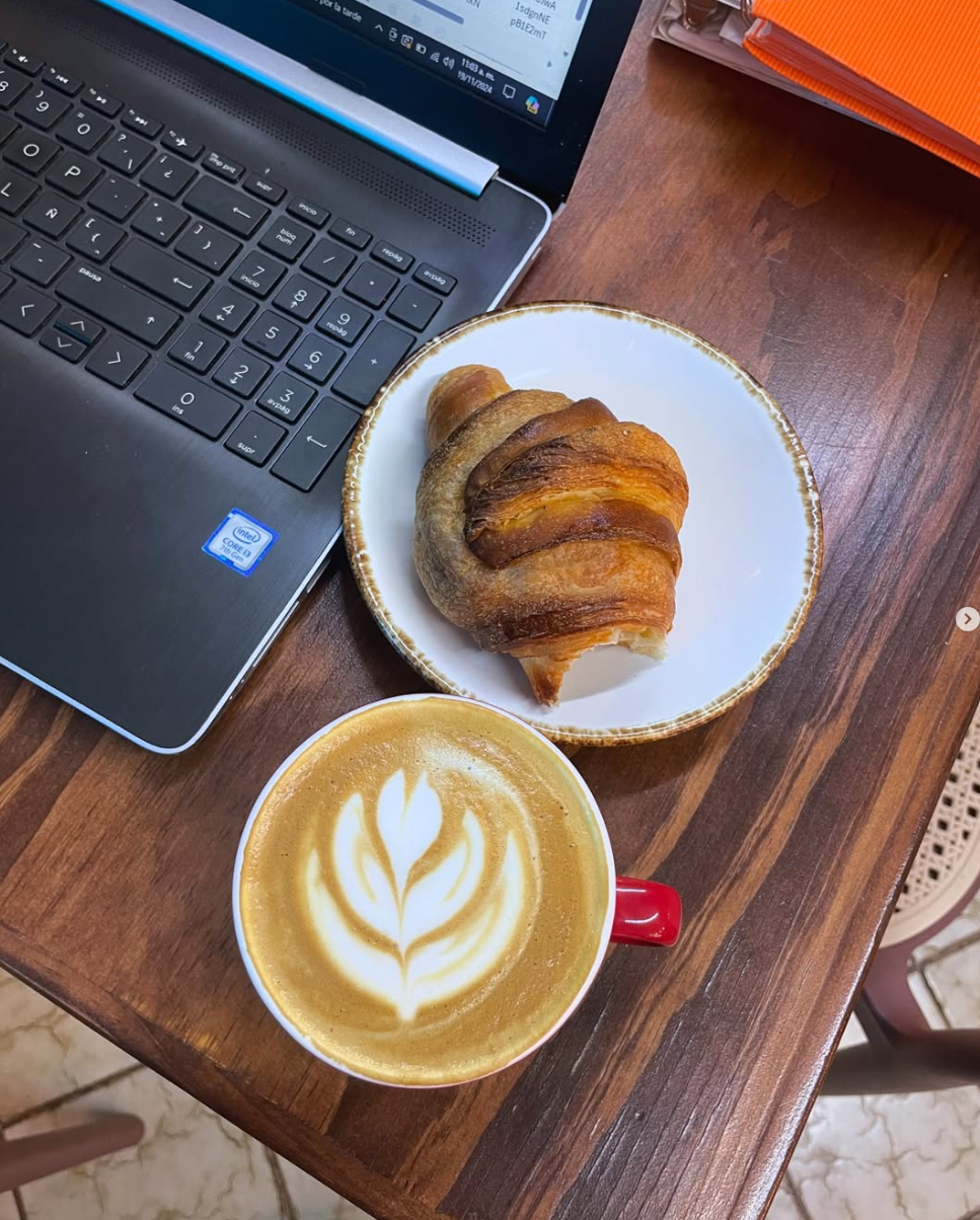 Espacio de trabajo acogedor en Asbaje Bakehouse
